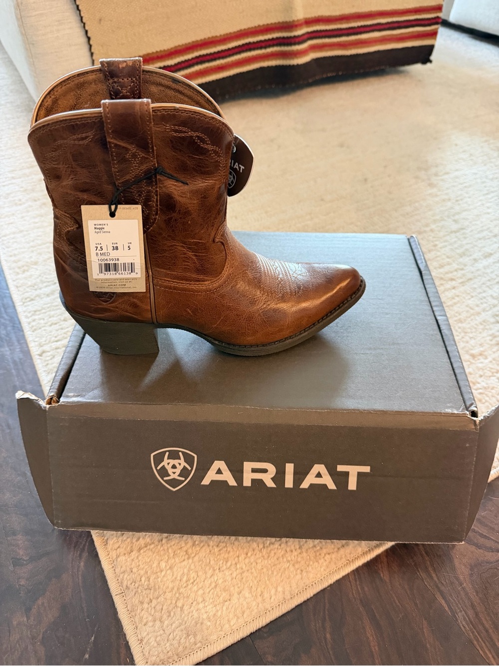 Ariat Maggie J Brown Boots, NWT, never been worn